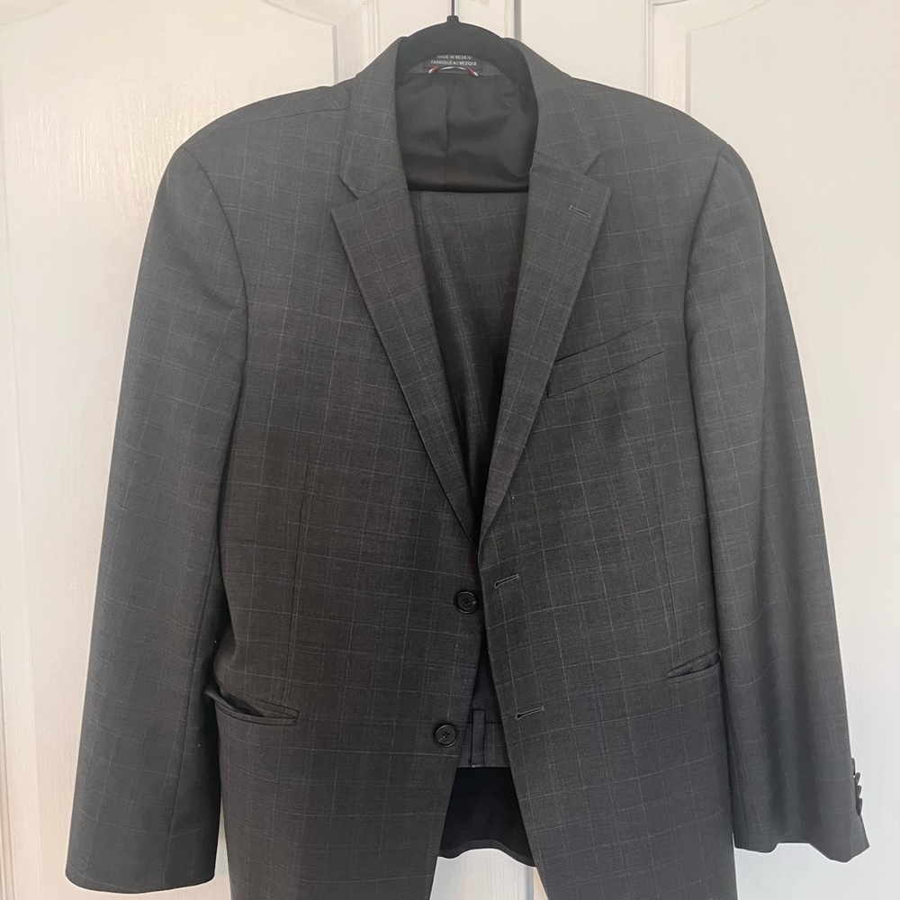Tommy Hilfiger Suit, Great Condition, 42s, 34x28
